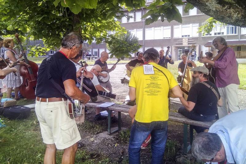 Une des nombreuses jams spontanées dans le parc. - Jam Hall