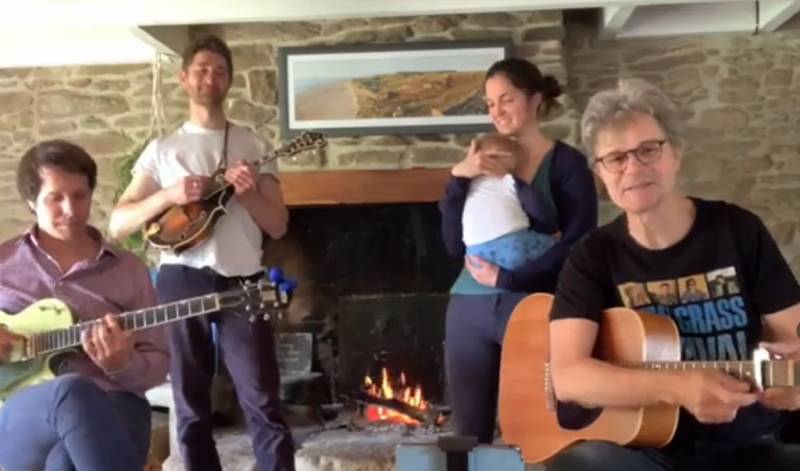 La famille Boutet lors des Open Mics de France Bluegrass durant les confinements. - Jam Hall