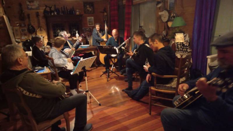 Stage de banjo avec Hervé Lascaux.