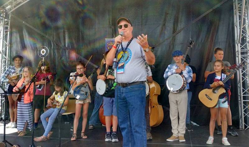Christopher Howard-Williams, supporteur et promoteur infatigable du projet Kids On Bluegrass Europe - Jam Hall