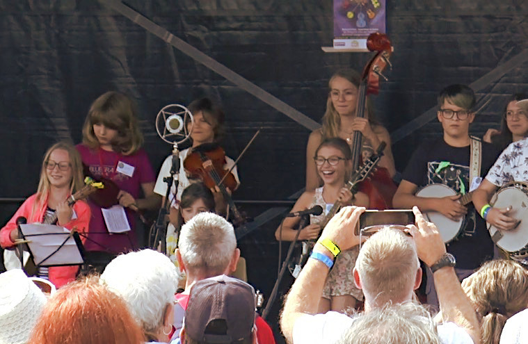 Sur scène pendant le festival Bluegrass In La Roche !
